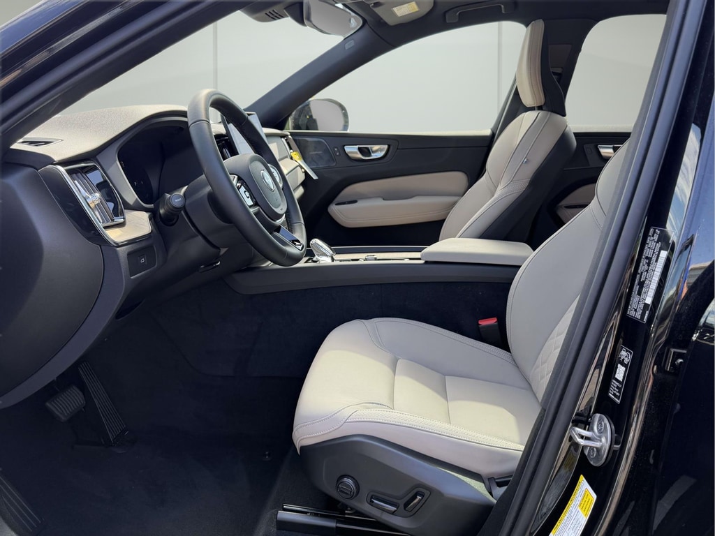 2026 Volvo XC60 Plus - Photo 15