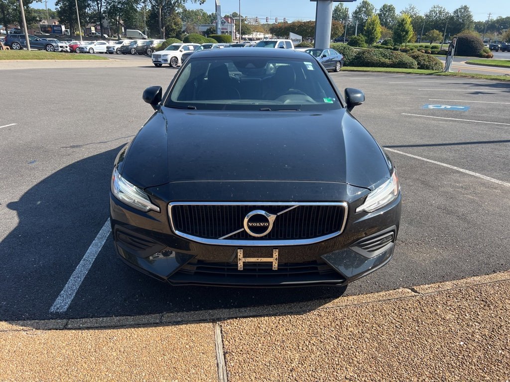 2020 Volvo S60 T6 Momentum photo 2