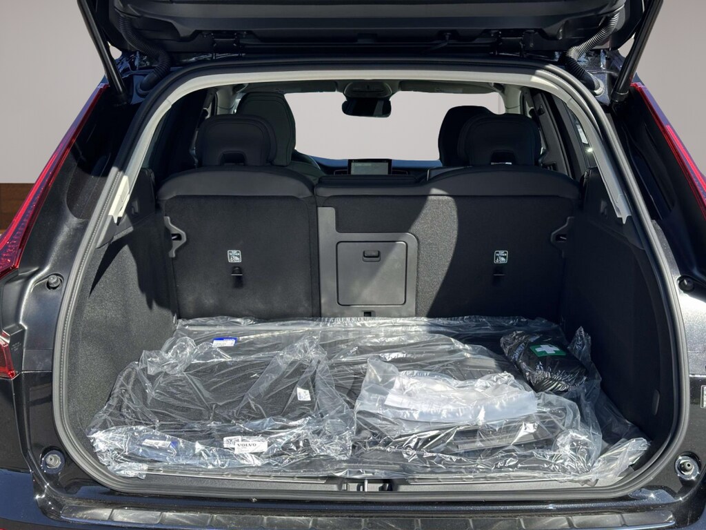 2026 Volvo XC60 Plus - Photo 13