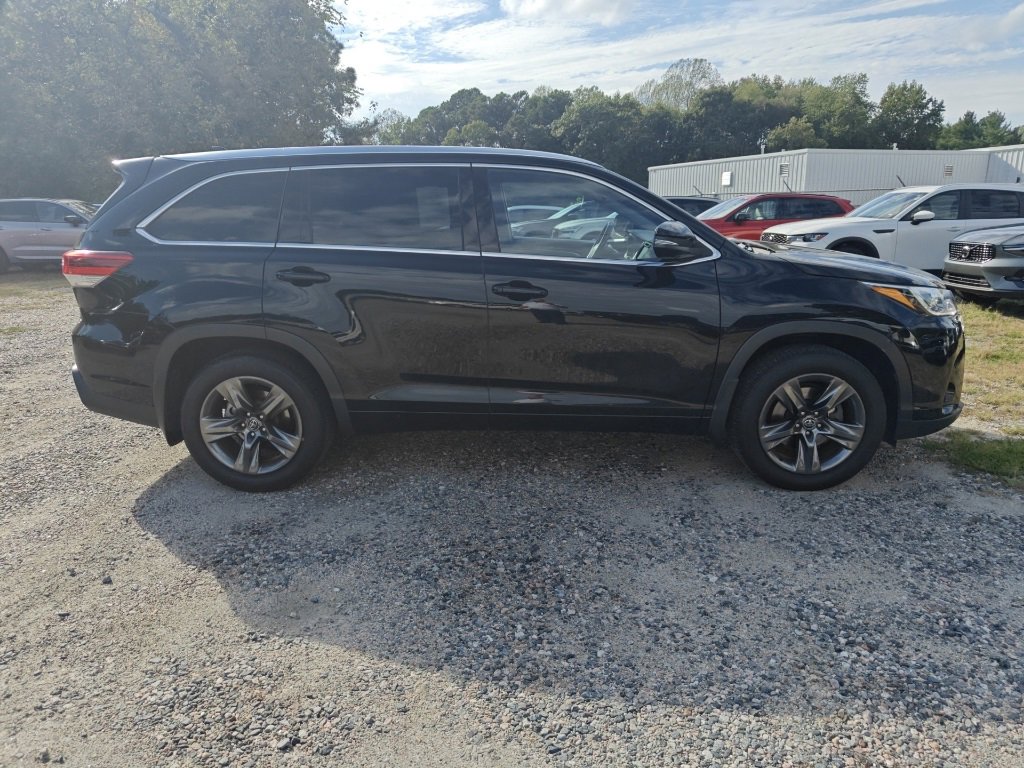 2017 Toyota Highlander Limited Platinum photo 2