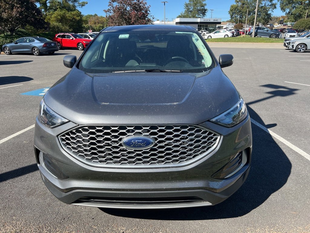 2024 Ford Edge SEL photo 2