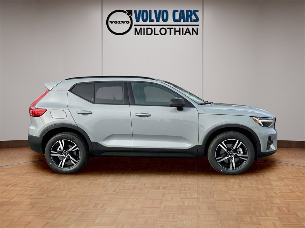 New 2026 Volvo XC40 B4 Core SUV