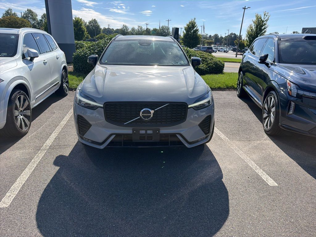 2024 Volvo XC60 B5 Plus Dark Theme AWD's photo