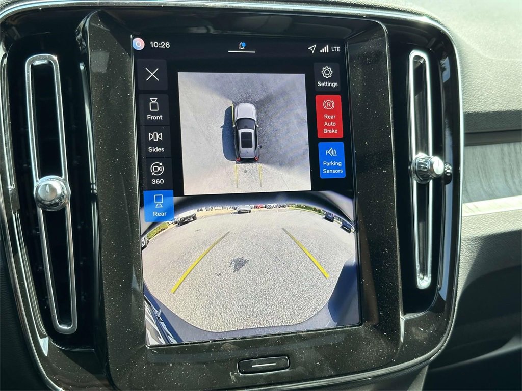 2026 Volvo XC40 Plus photo 4
