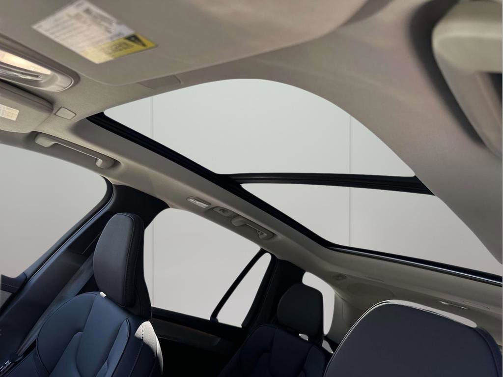 2026 Volvo XC90 Plus - Photo 18