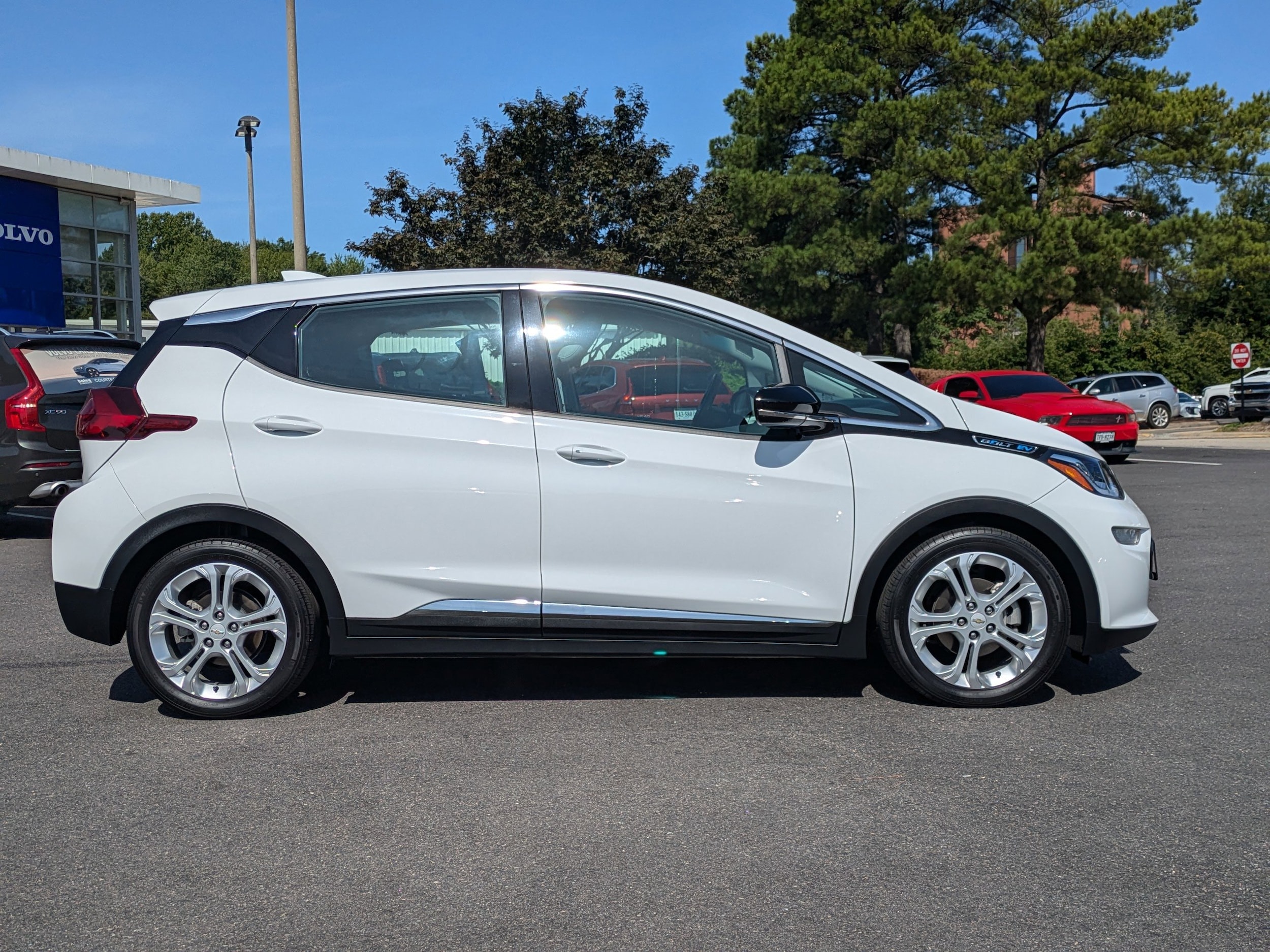 Used 2020 Chevrolet Bolt EV LT with VIN 1G1FY6S08L4143559 for sale in Midlothian, VA