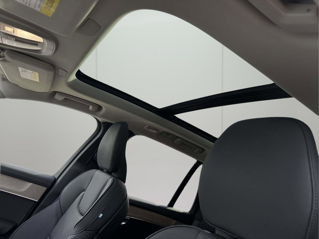 2025 Volvo XC90 Plus - Photo 18
