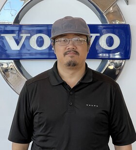 Staff member Dino Ngin from e87a7d1eea4a