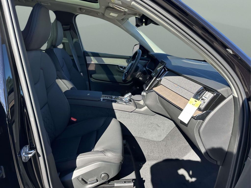 2026 Volvo XC90 Plus - Photo 11