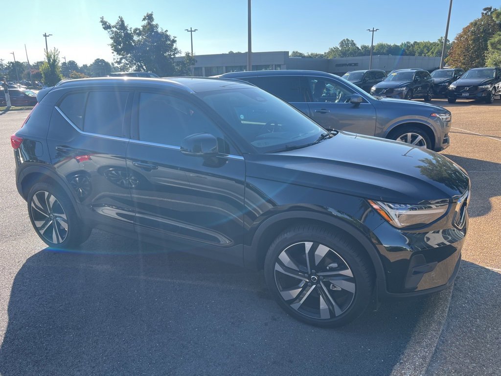 2024 Volvo XC40 Plus photo 3