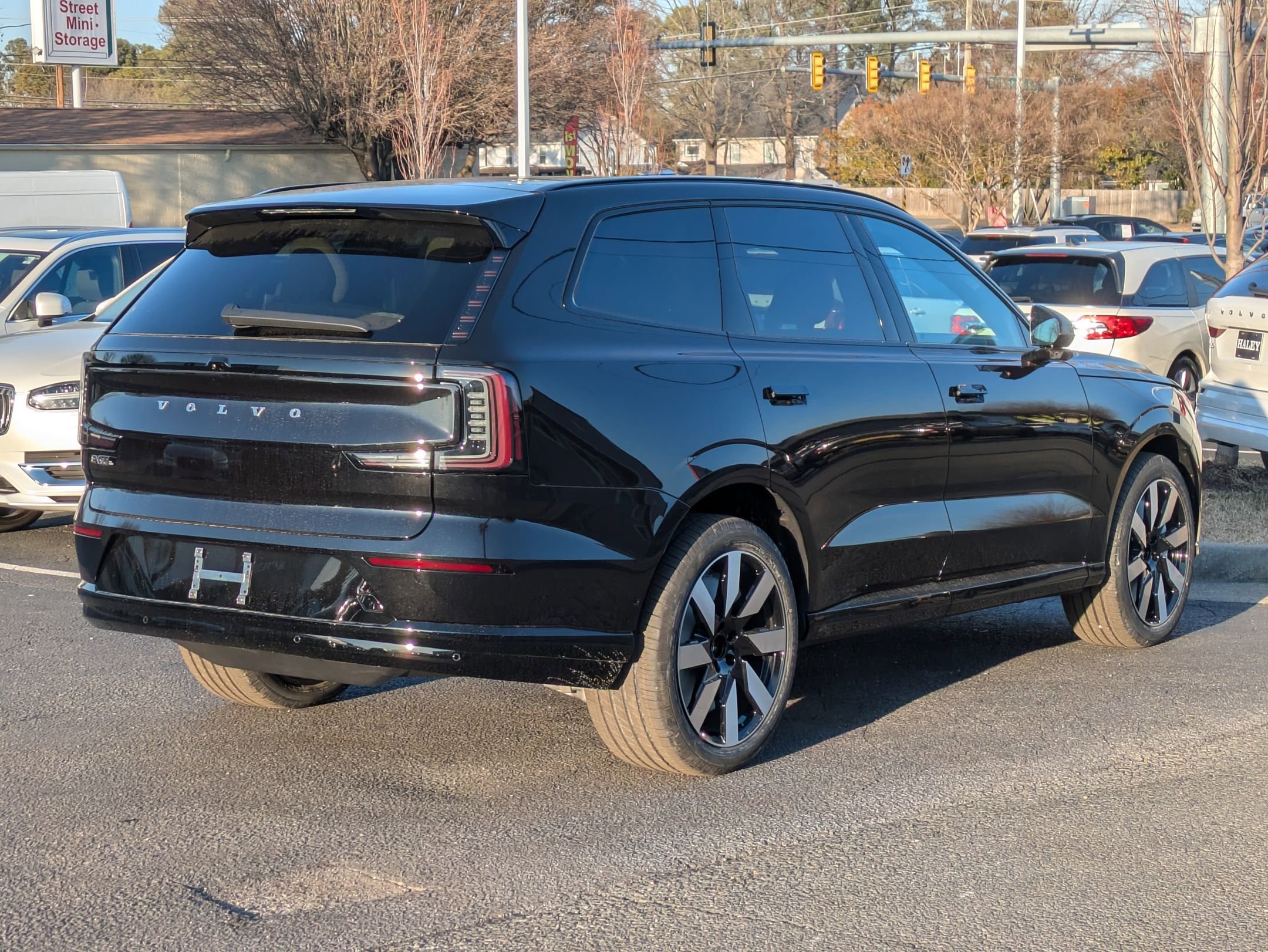 2025 Volvo EX90 Twin Motor Plus photo 3