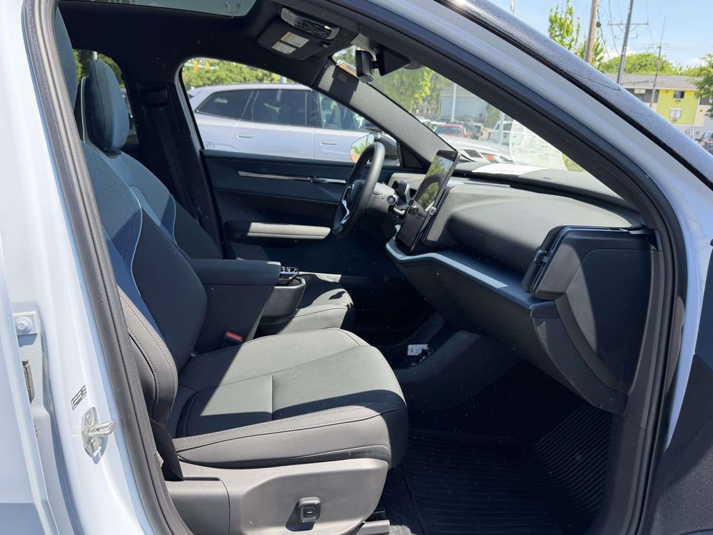 2025 Volvo EX30 Plus - Photo 13