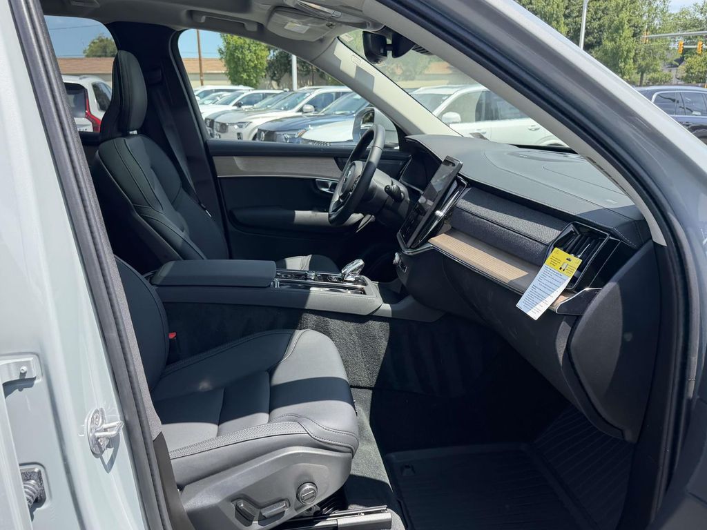 2026 Volvo XC90 Plus - Photo 11