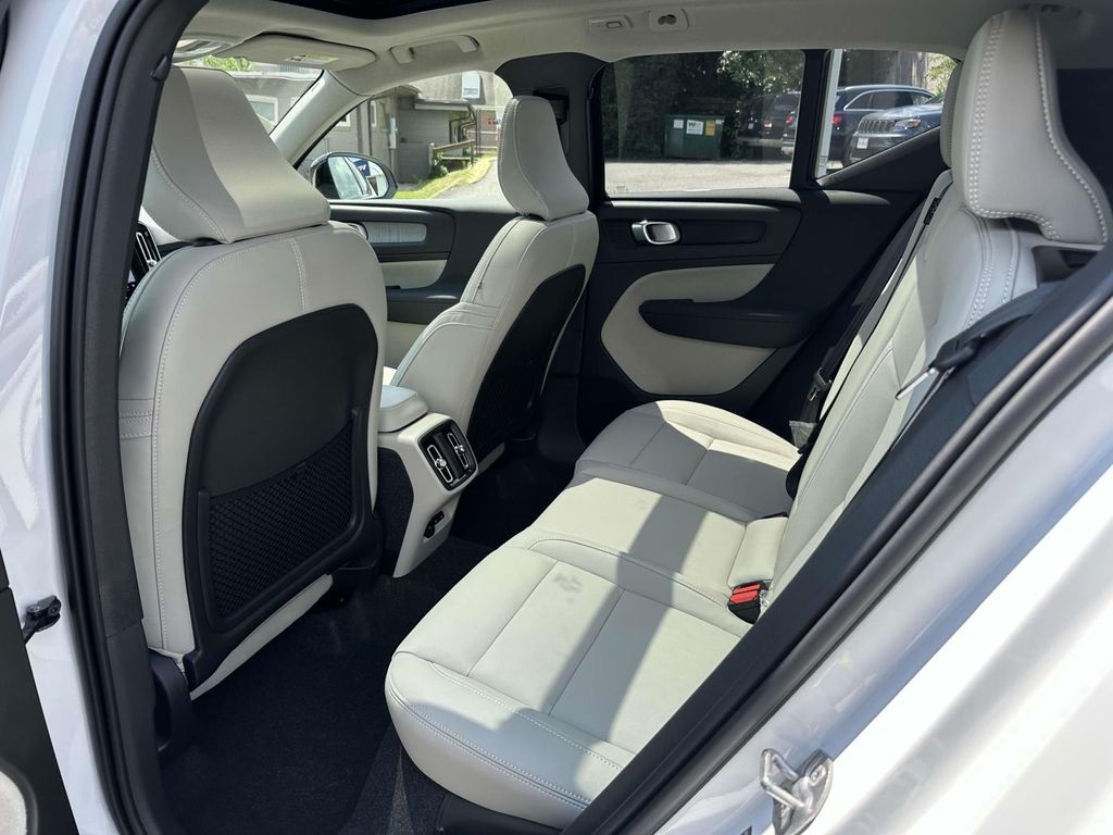 2026 Volvo XC40 Plus - Photo 14