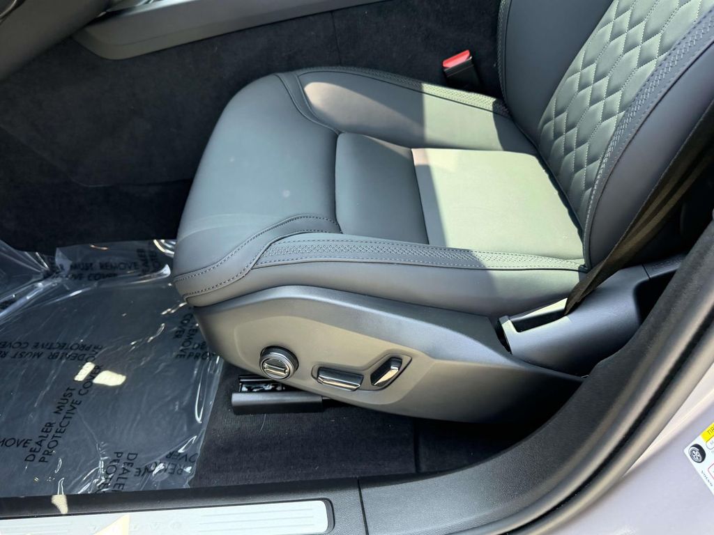2026 Volvo XC60 Plus - Photo 16