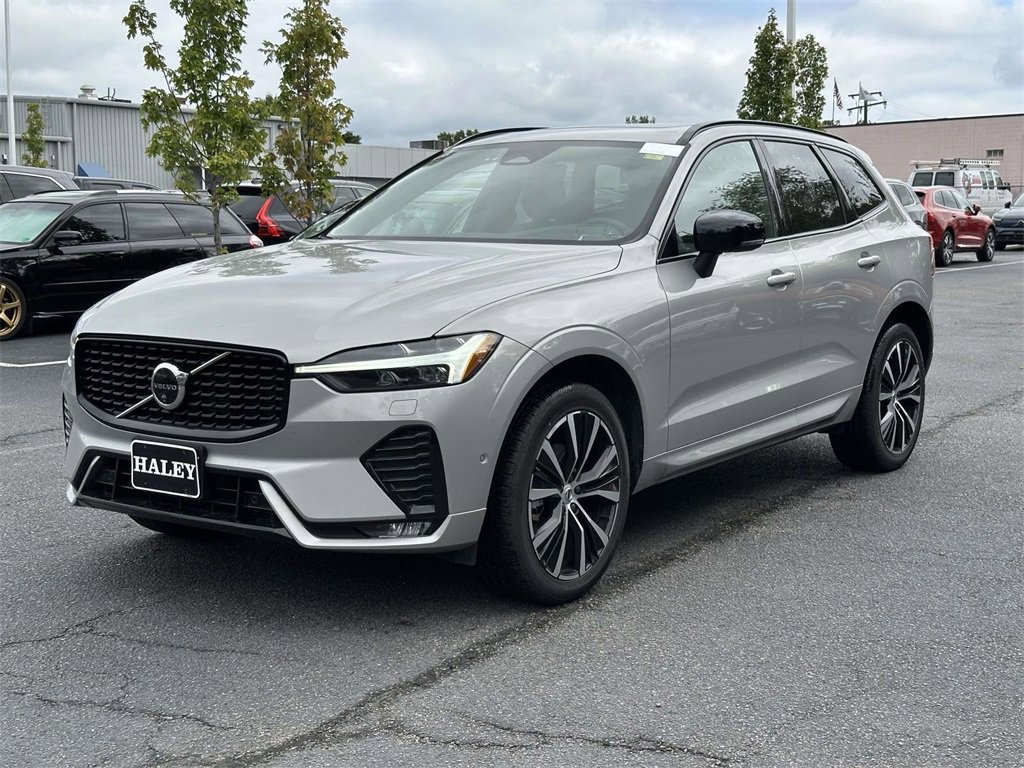 2025 Volvo XC60 B5 Plus photo 4