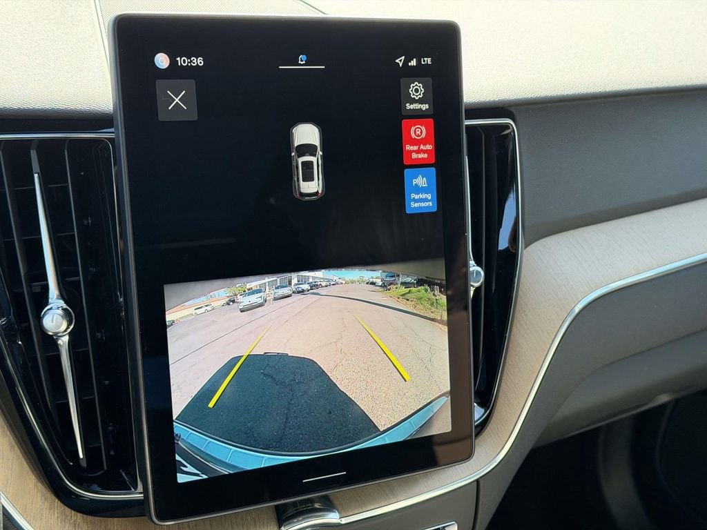 New 2026 Volvo XC60 plug-in hybrid T8 Core SUV