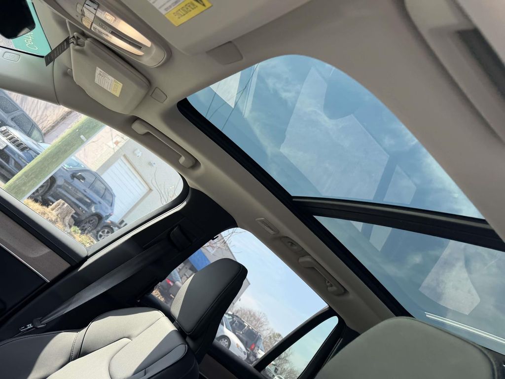 2025 Volvo XC90 Plus - Photo 20
