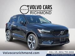 2025 Volvo XC40 B5 Plus Dark Theme SUV