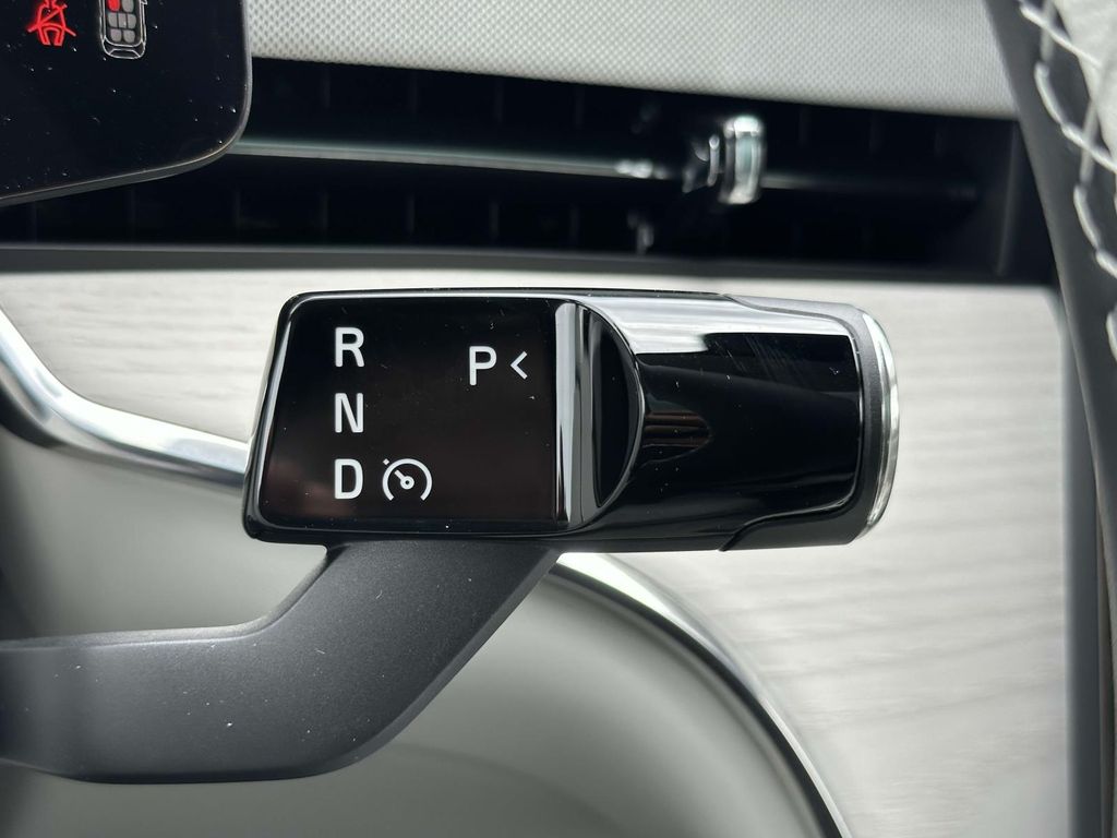 2025 Volvo EX90 Ultra - Photo 9