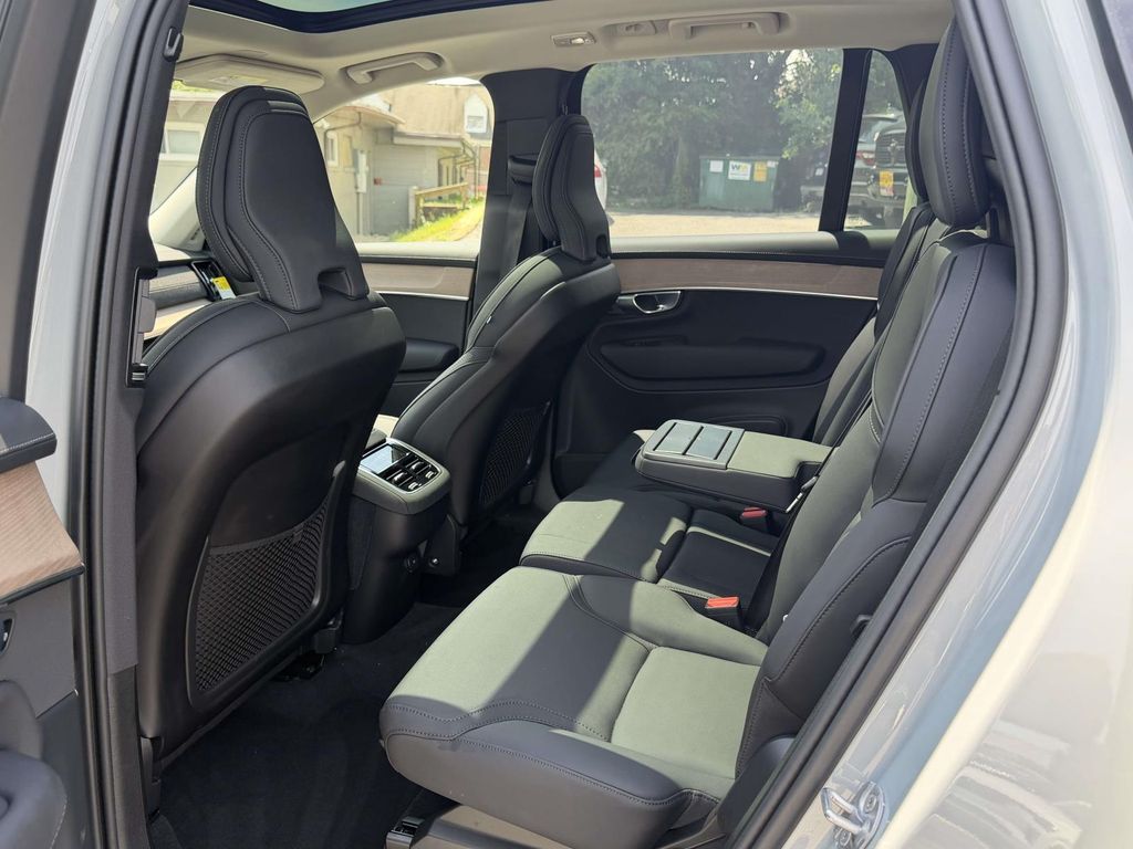 2026 Volvo XC90 Plus - Photo 14