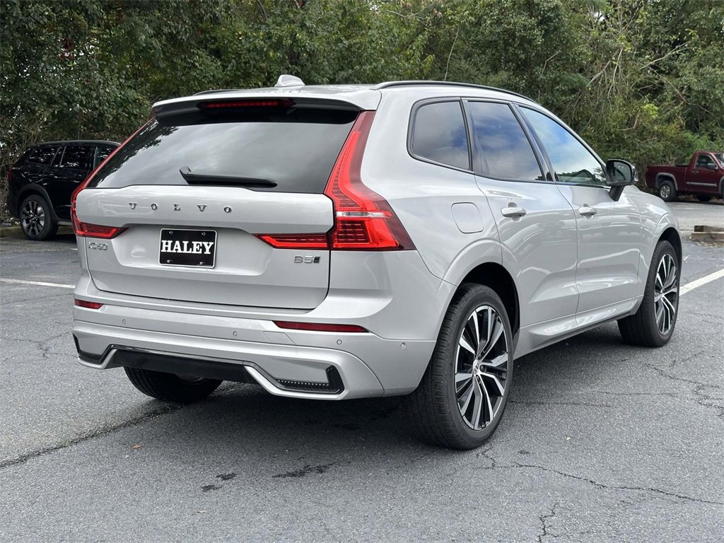 2025 Volvo XC60 B5 Plus photo 2