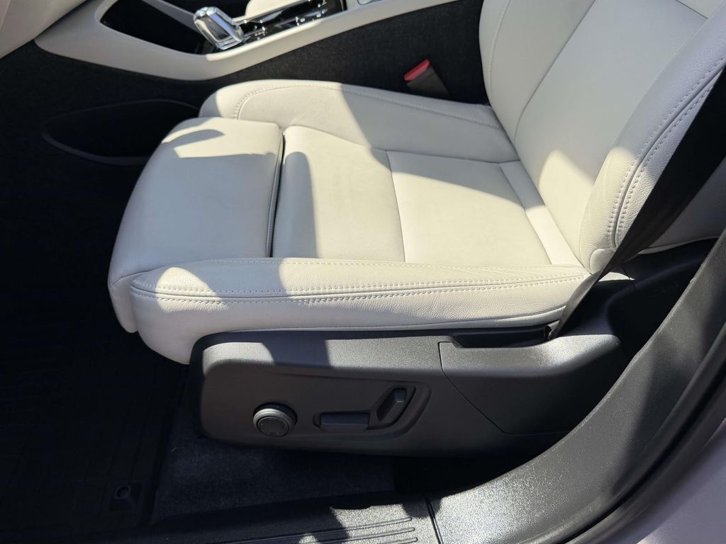 2026 Volvo XC40 Ultra - Photo 16