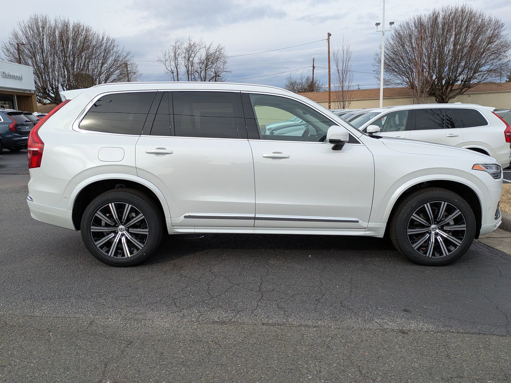2025 Volvo XC90 Plus photo 2