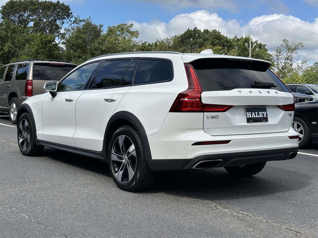 2021 Volvo V60 Cross Country T5 photo 3