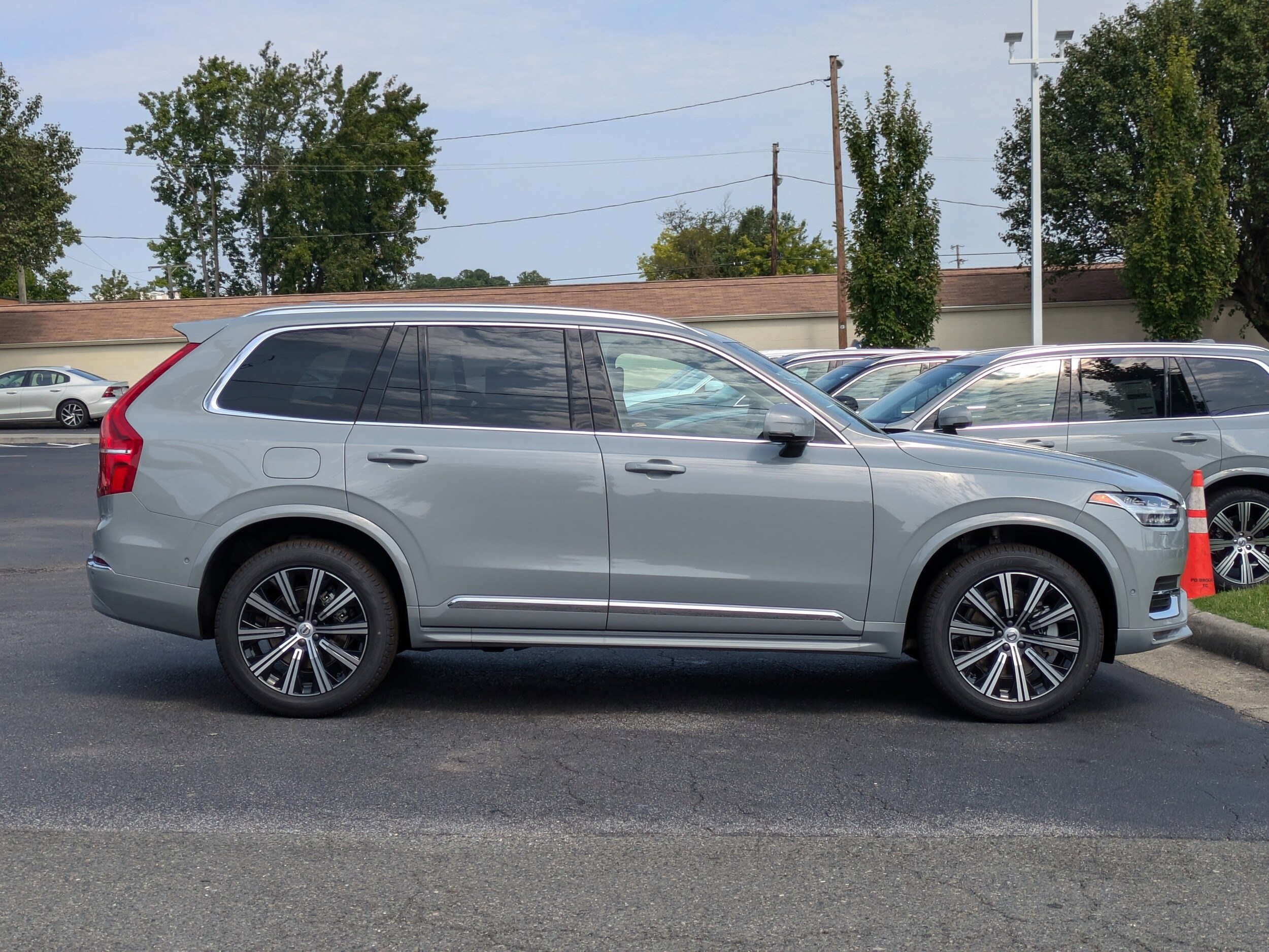 2025 Volvo XC90 Plus photo 2