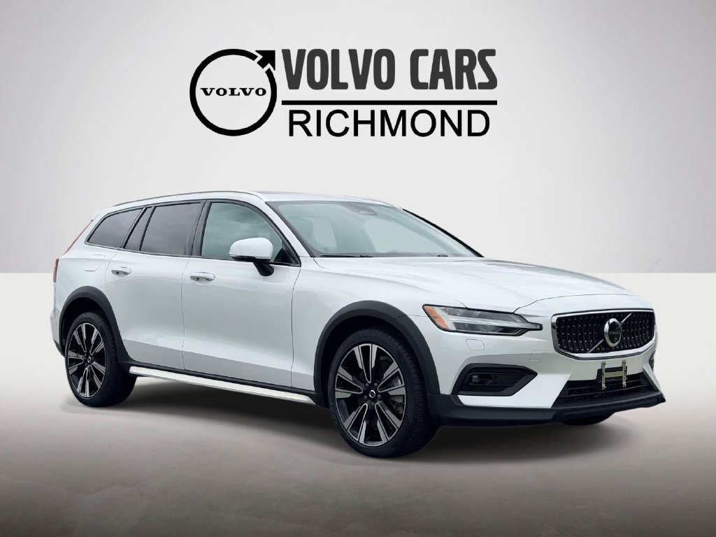 2025 Volvo V60 Cross Country