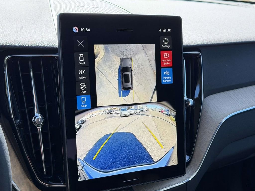 New 2026 Volvo XC60 B5 Plus SUV