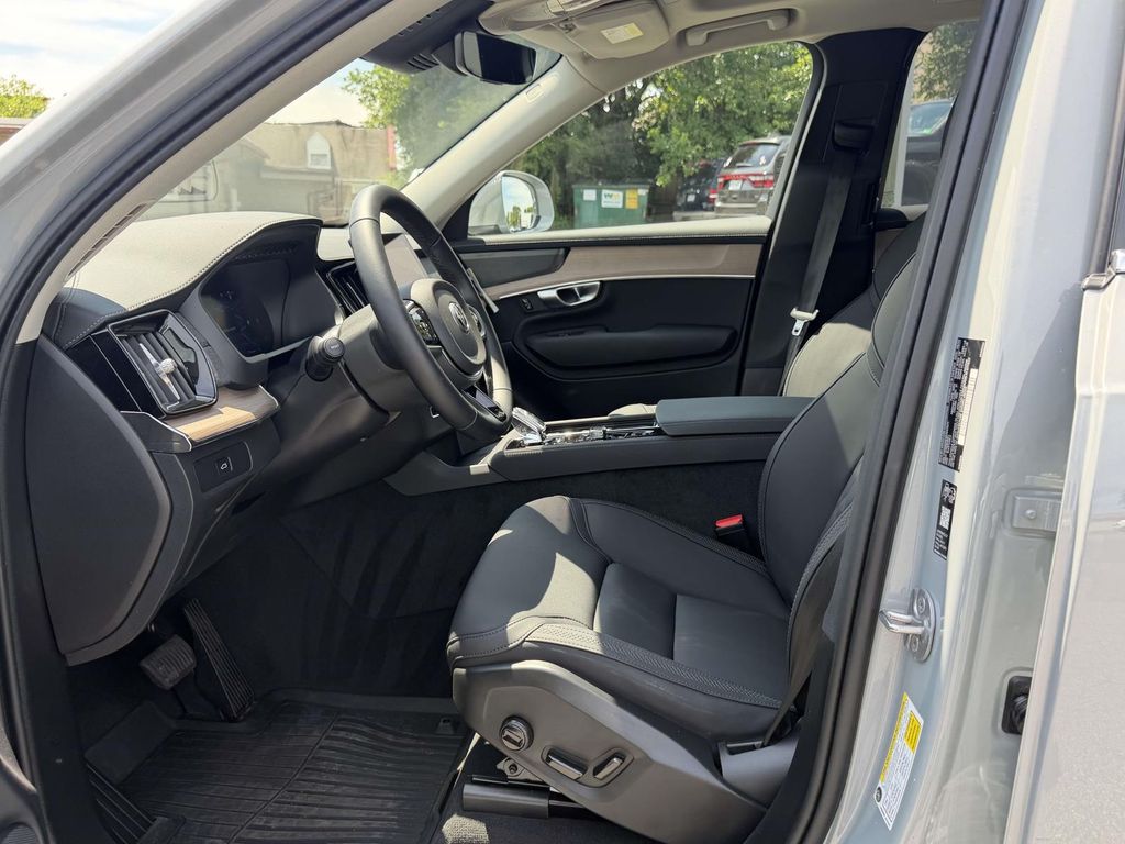 2026 Volvo XC90 Plus - Photo 15