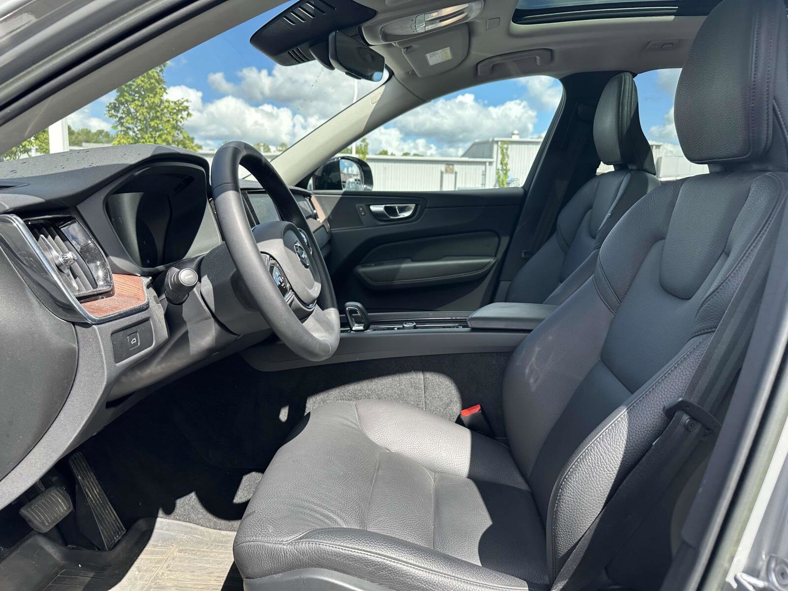 2023 Volvo XC60 B5 Plus photo 3