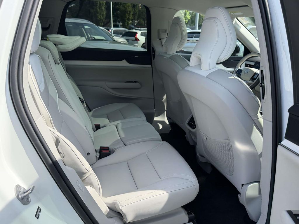2025 Volvo EX90 Plus - Photo 11