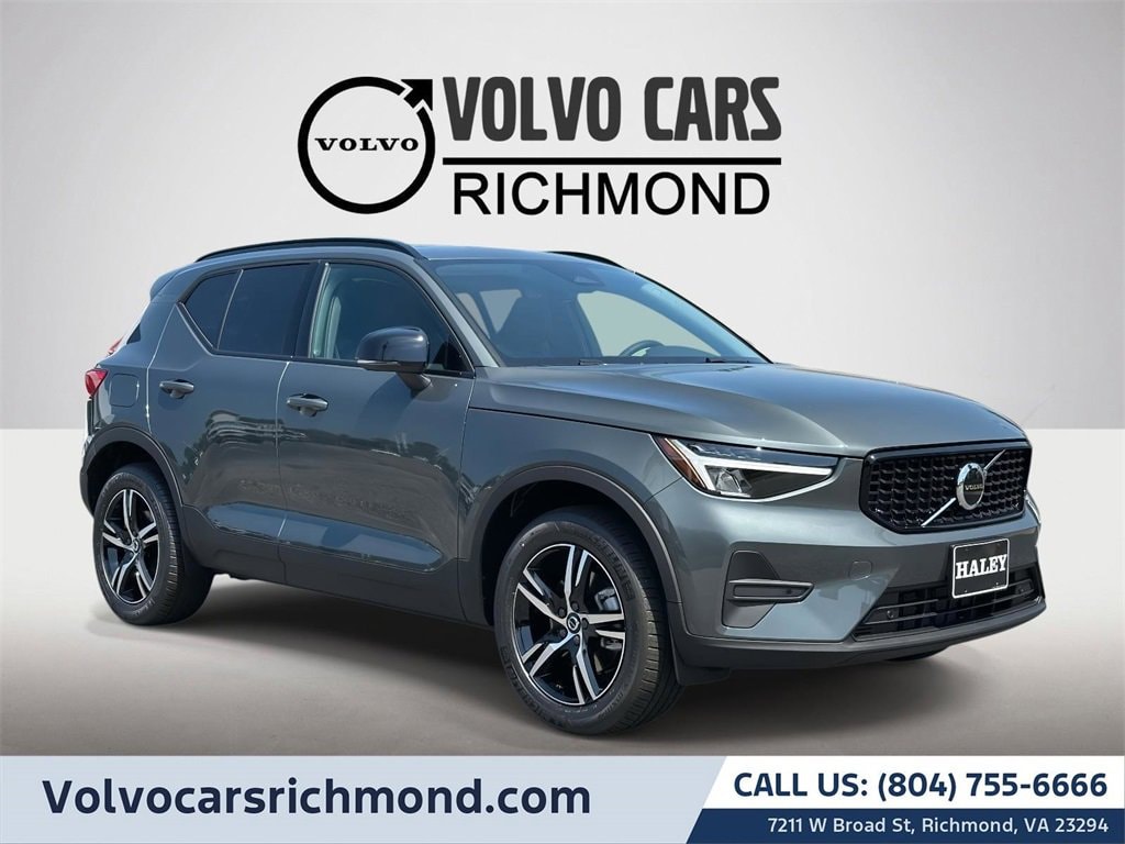 2026 Volvo XC40 Core's photo