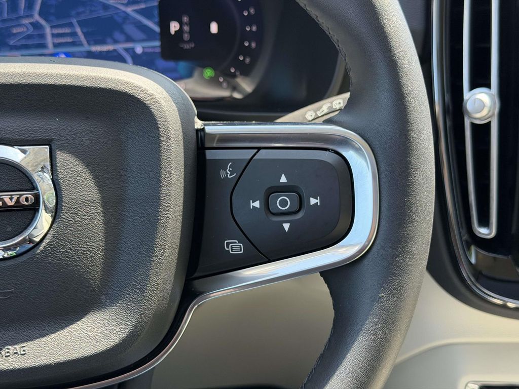 2026 Volvo XC40 Ultra - Photo 9