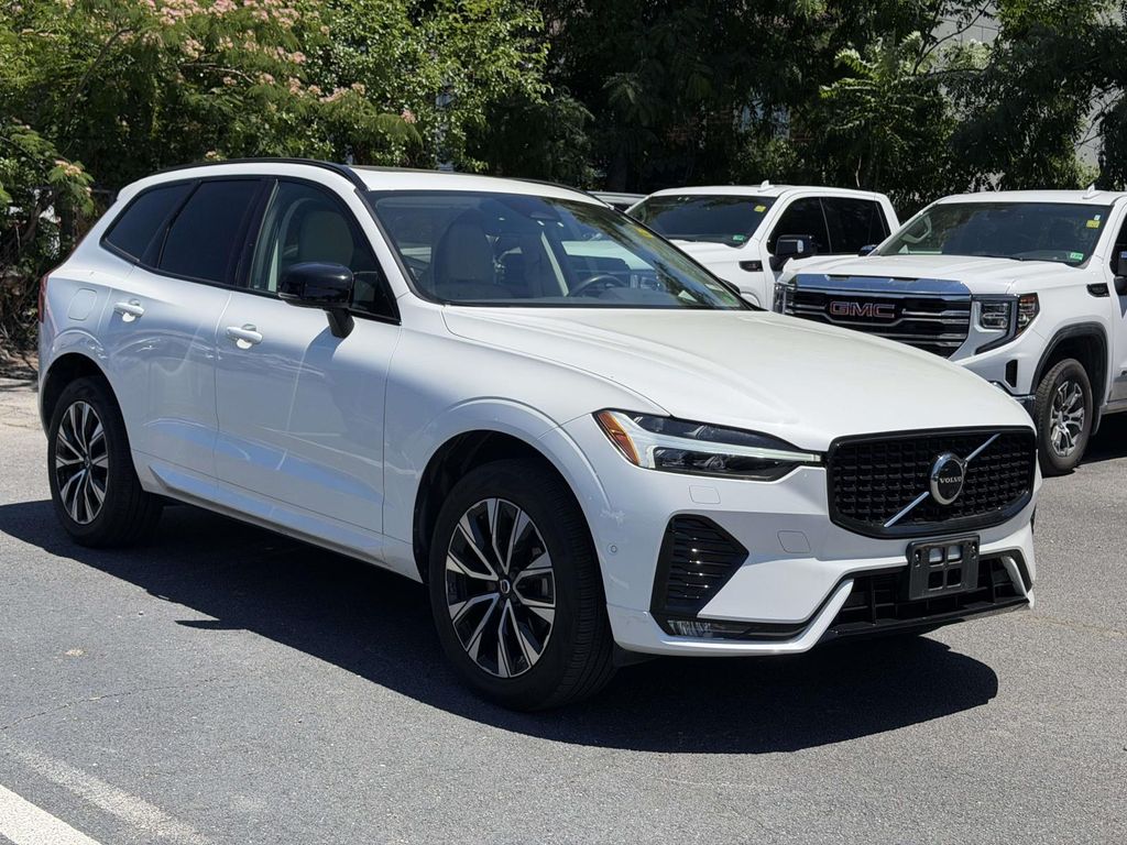 2023 Volvo XC60 B5 Plus Dark Theme AWD's photo