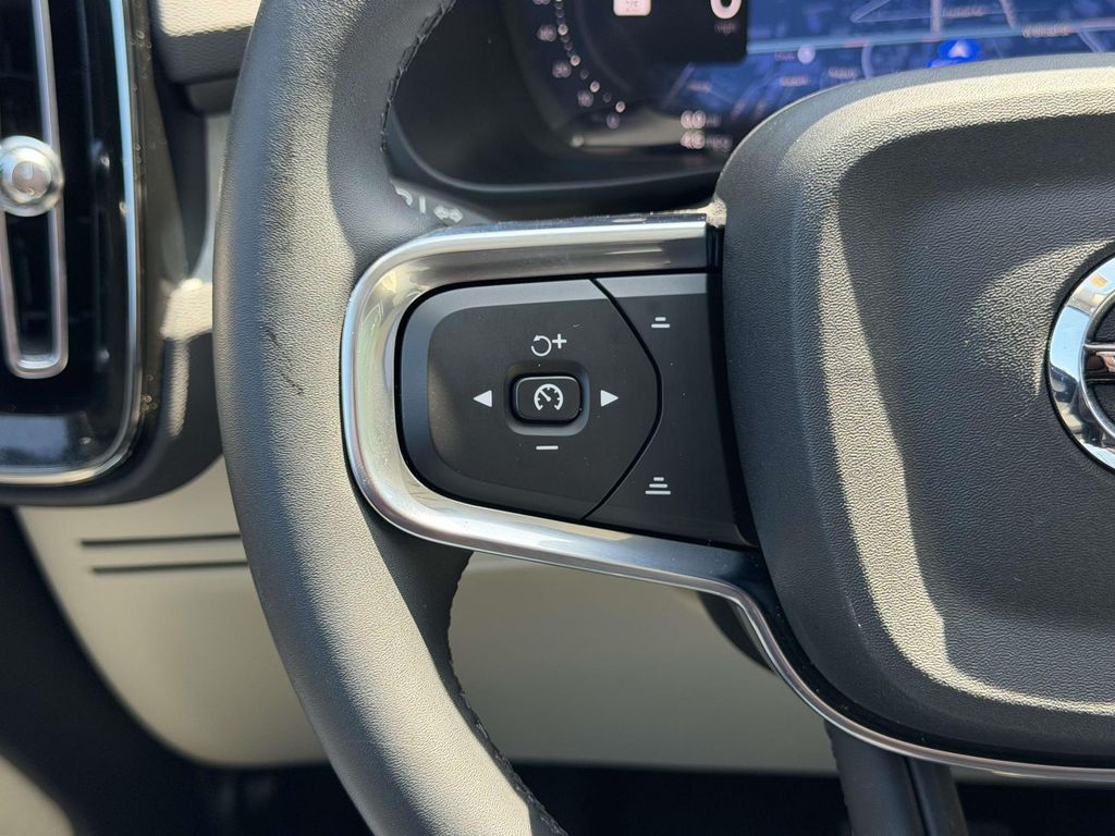2026 Volvo XC40 Ultra - Photo 8