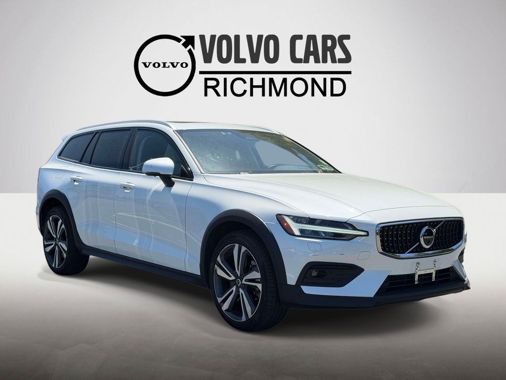 2024 Volvo V60 Cross Country B5 Plus AWD's photo