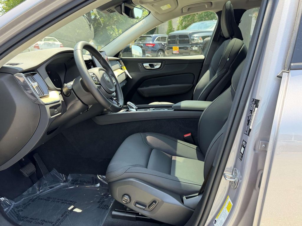 2026 Volvo XC60 Plus - Photo 15
