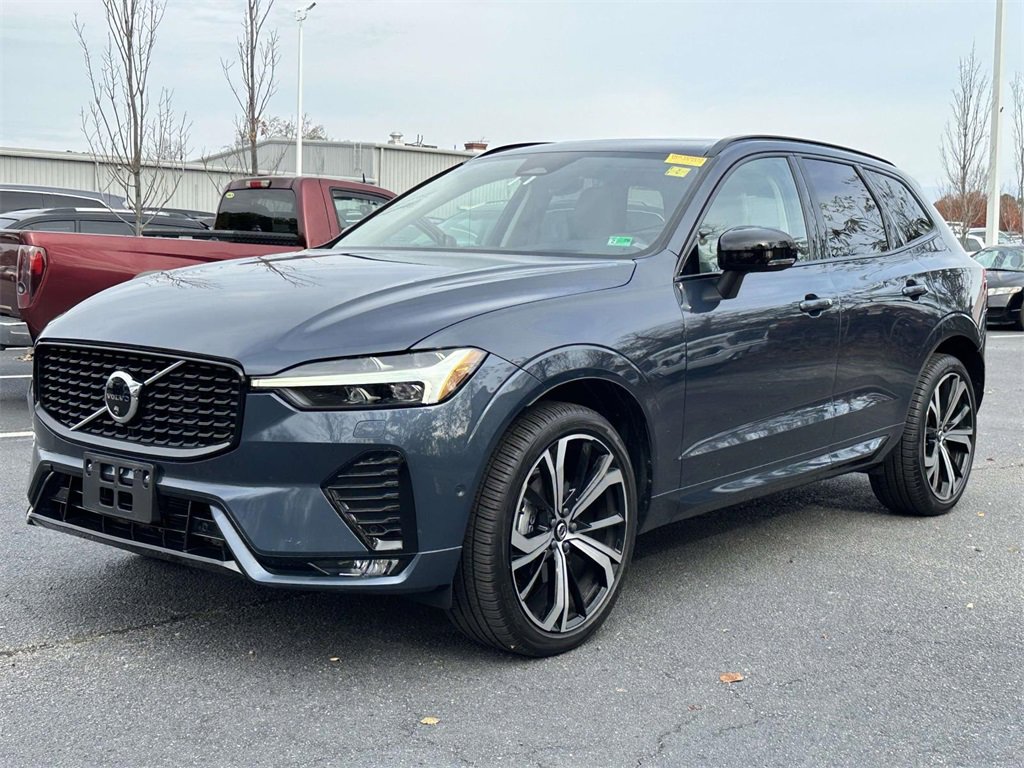2025 Volvo XC60 B5 photo 4
