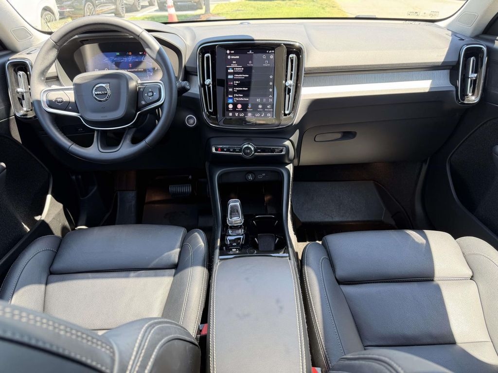 Used 2025 Volvo XC40 SUV