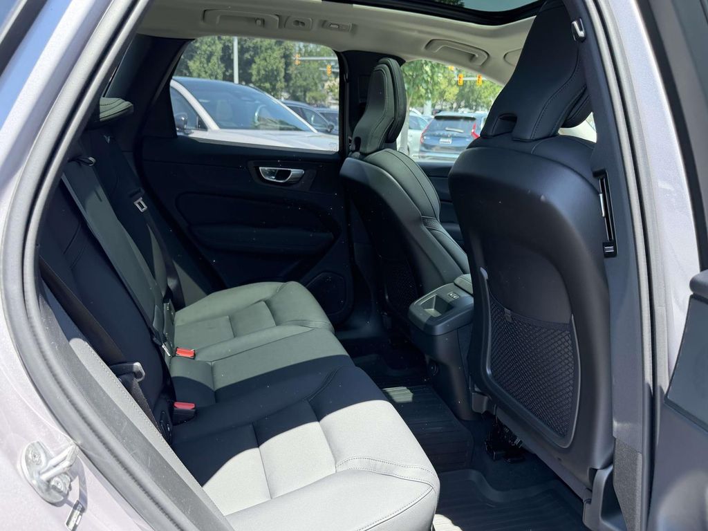 2026 Volvo XC60 Plus - Photo 12