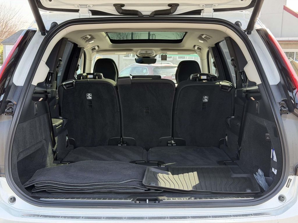 2025 Volvo XC90 Plus - Photo 15