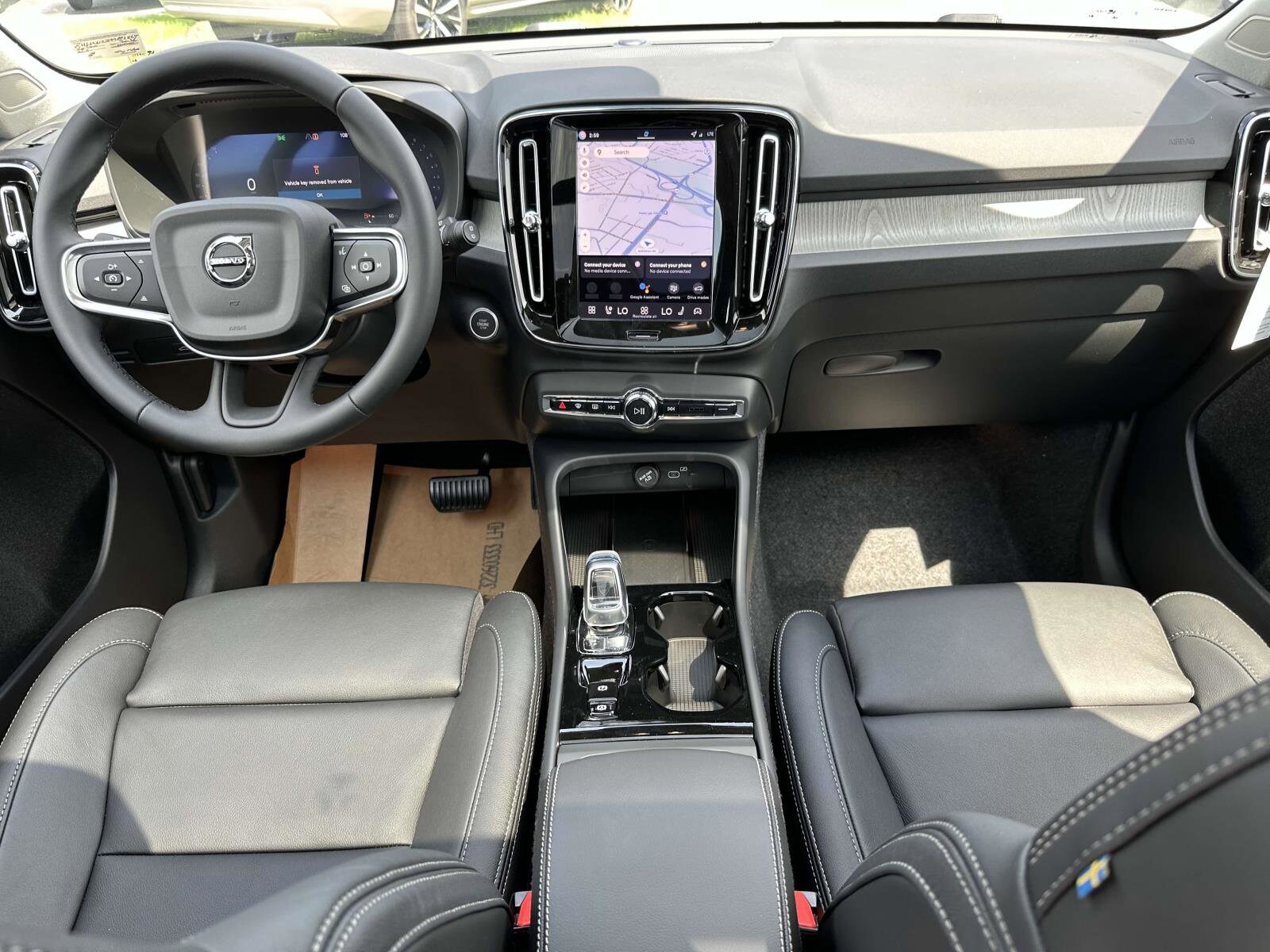 2026 Volvo XC40 Plus photo 2
