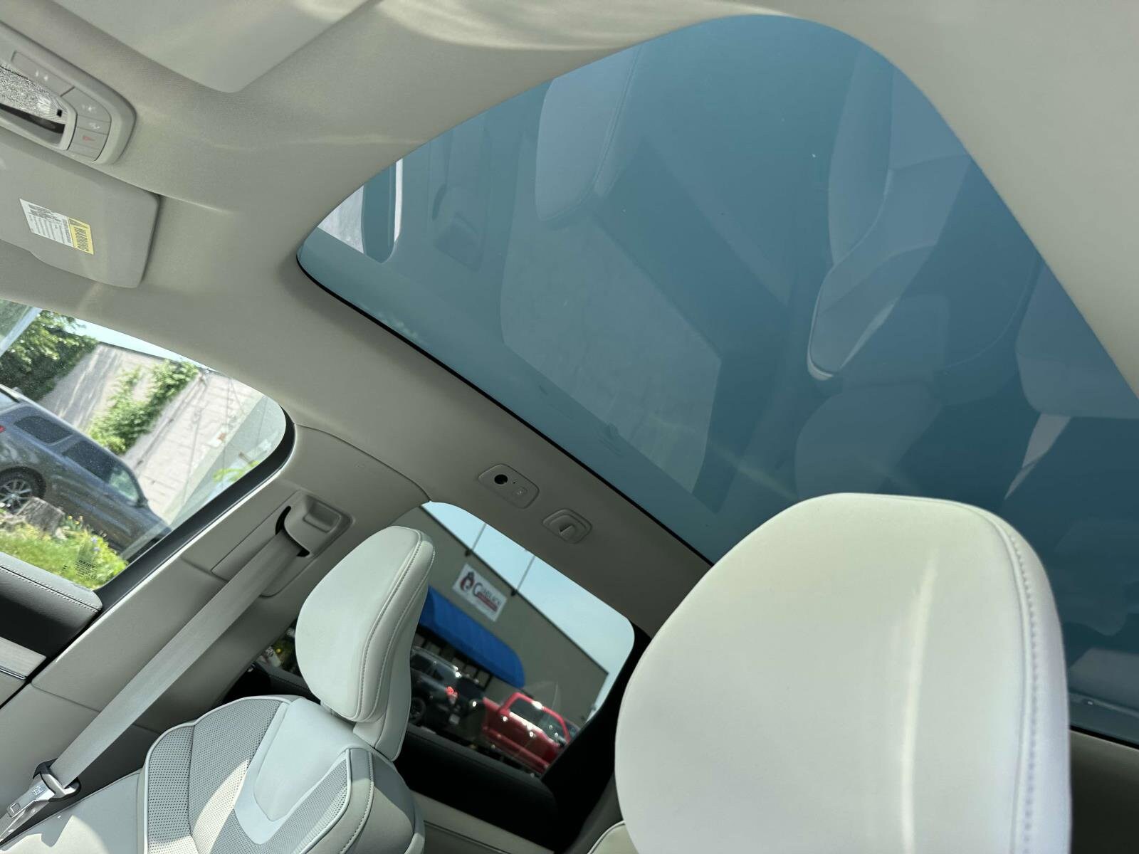 2025 Volvo EX90 Plus - Photo 18