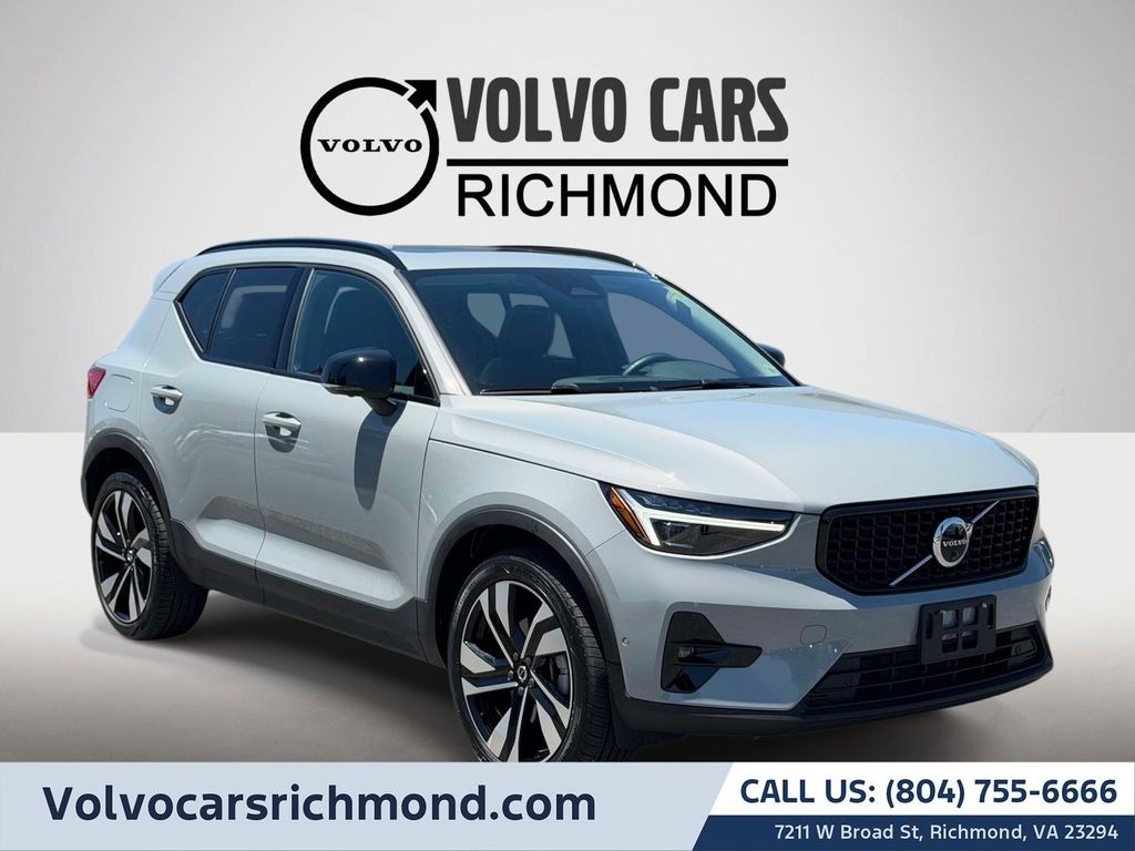Used 2025 Volvo XC40 SUV
