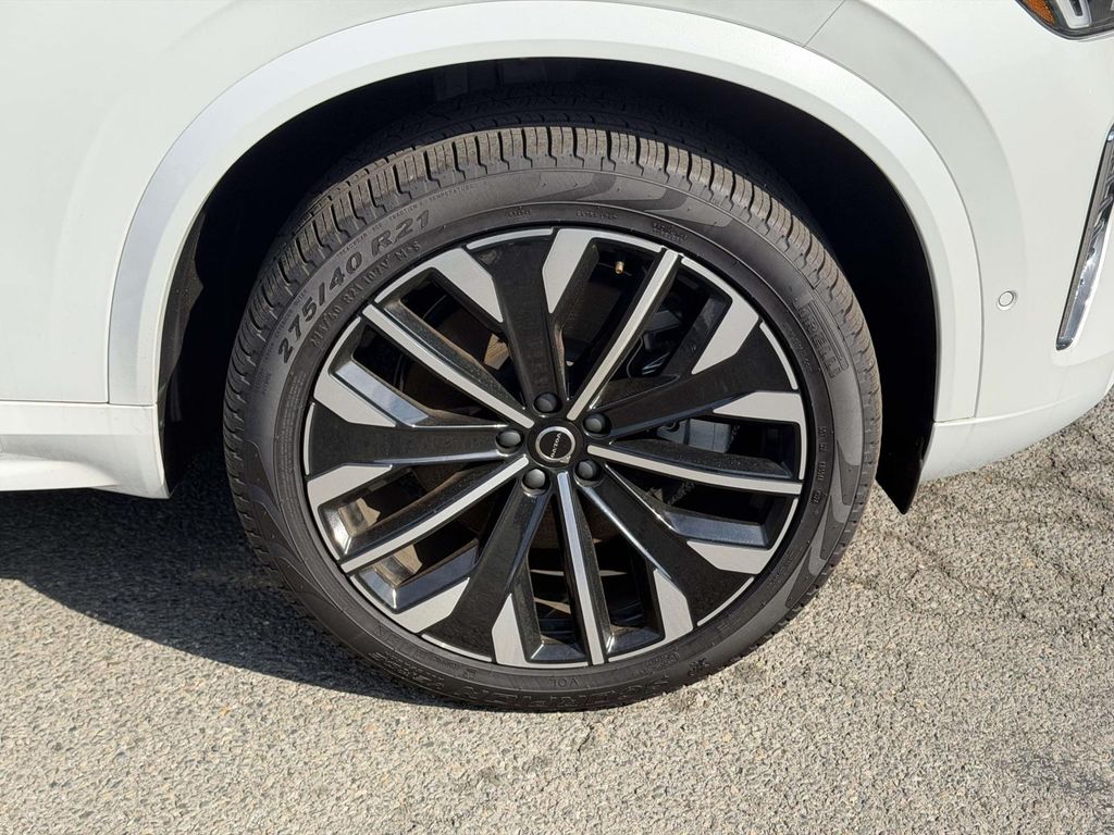2025 Volvo XC90 Plus - Photo 26