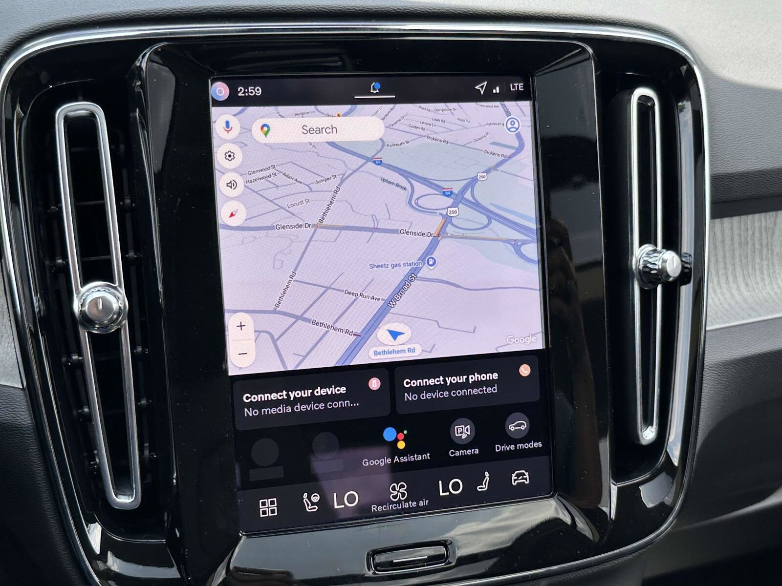 2026 Volvo XC40 Plus photo 3